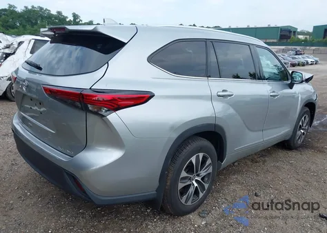 2021 Toyota Highlander Xle z USA, uszkodzony, nr VIN 5TDGZRBH4MS082393